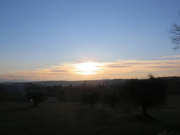 大自然与令人叹为观止的风景之间的风景 以及什么使我们每次都能看到这座山 — 图库照片