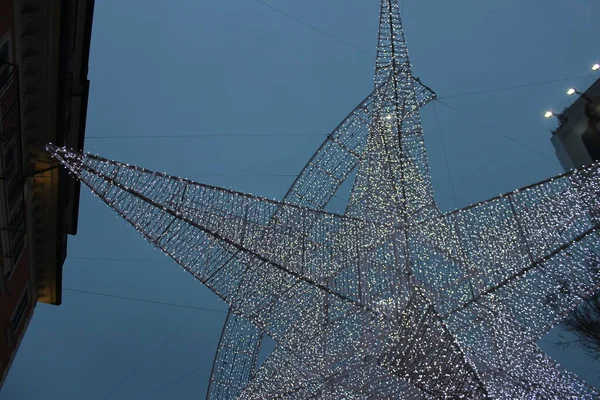 Luces Navidad Ciudad Prepara Para Recibir Navidad Ilumina Con Una — Foto de Stock