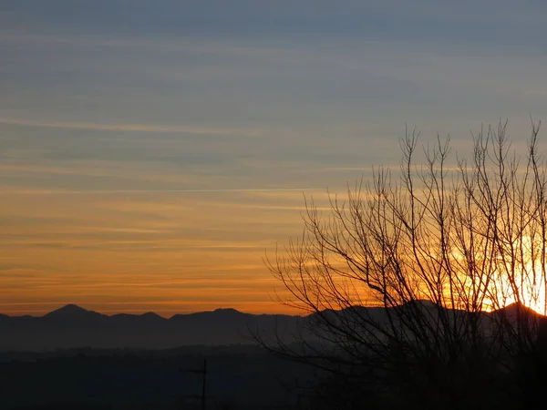 Puesta Sol Los Colores Que Dan Cielo Son Siempre Muy — Foto de Stock