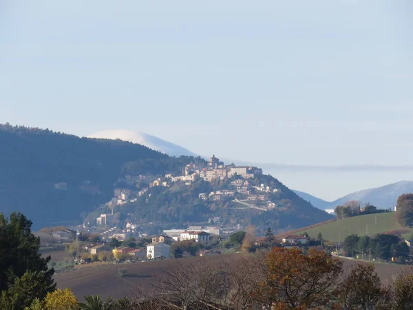 Berglandschap Een Uitzicht Tussen Wilde Natuur Adembenemend Landschap Wat Ons — Stockfoto