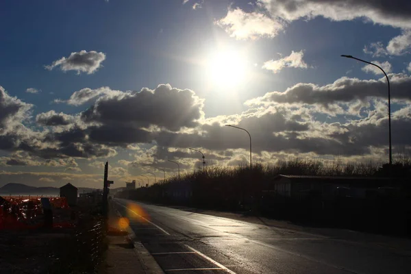 Günaydın, güneşin çoktan yükselmiş rengiyle ve ışığıyla ve yansımasıyla.