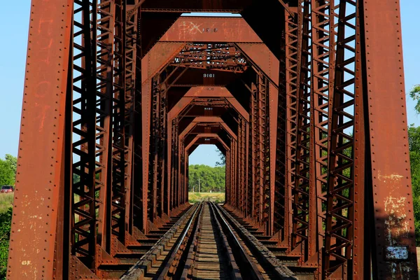 Puente del Ferrocarril Vintage todavía se utiliza hoy en día — Foto de Stock