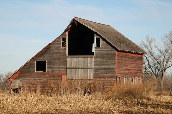 Vieilles granges en bois à travers les Midlands — Photo