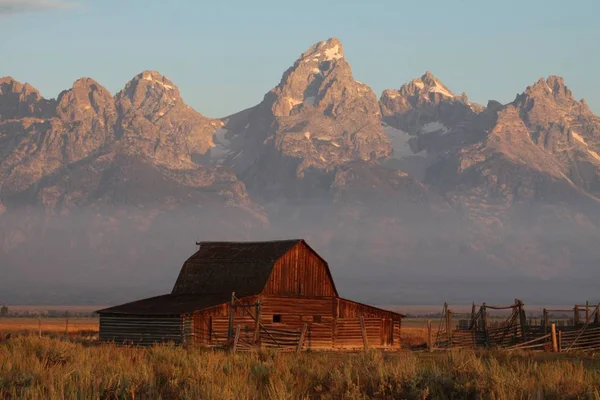 Grand Tetons doğal Mormon kulübeler 