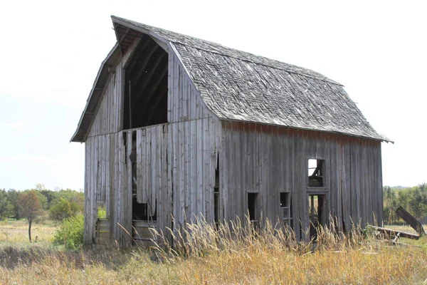 Staré dřevěné stodoly přes midlands — Stock fotografie