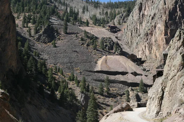 Vecchie miniere situate nelle Montagne Rocciose — Foto Stock