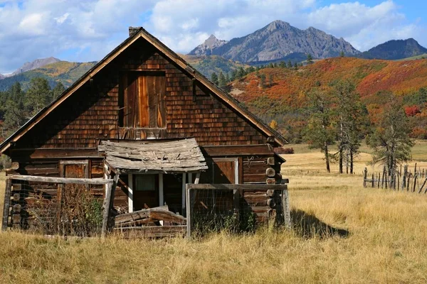 Üzerimize sonbahar renkleri vardır
