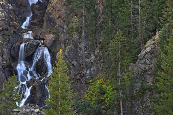 Flödande vatten Falls — Stockfoto