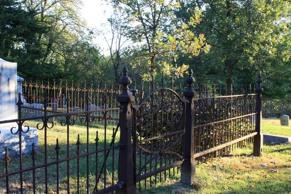 Iron Fence around cemetery plot — Stock Photo, Image