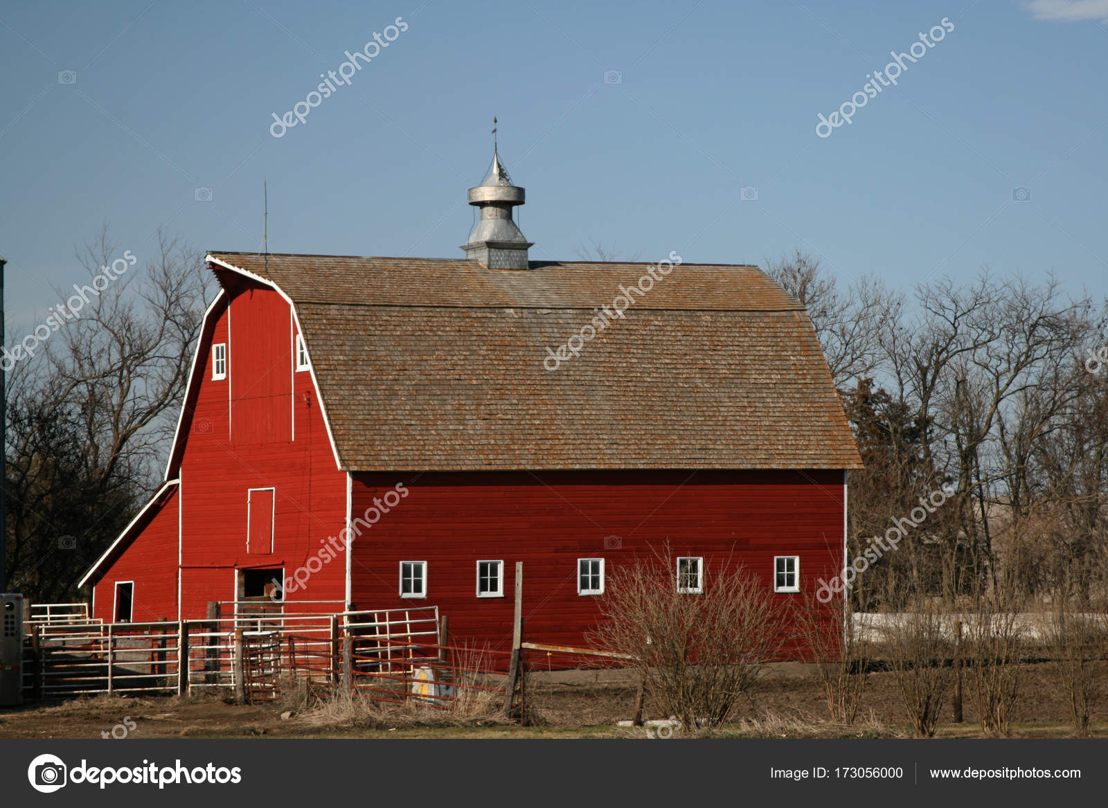 Great Old Barns That Are Still Standing Over The Decades Stock