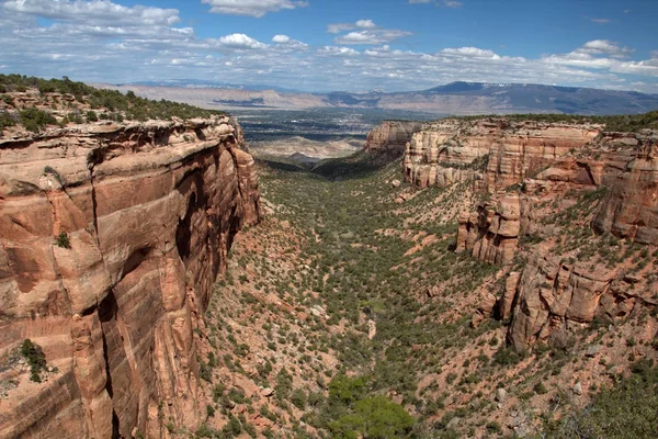 Escénicos cañones de roca roja y acantilados de Utah y el oeste de Colorado — Foto de Stock