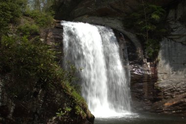 Su Falls Kuzey Carolina Blue Ridge Parkway boyunca takip