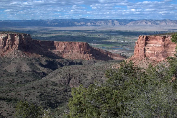 Escénicos cañones de roca roja y acantilados de Utah y el oeste de Colorado —  Fotos de Stock