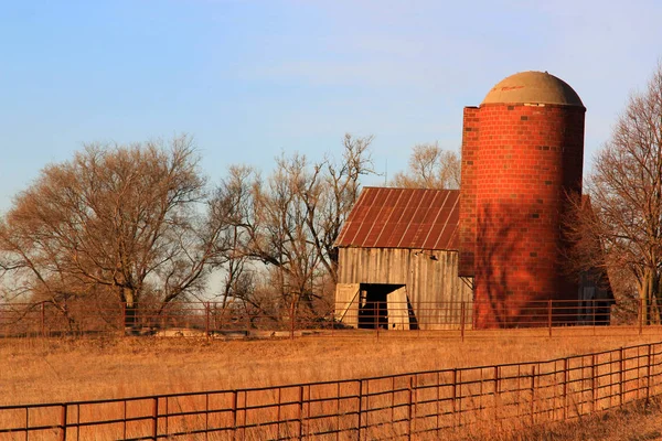 Old Wood Barns Dot Landscape — Stock Photo, Image