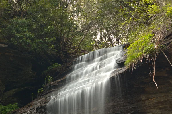 Proudící Voda Padá Podél Blue Ridge Parkway — Stock fotografie