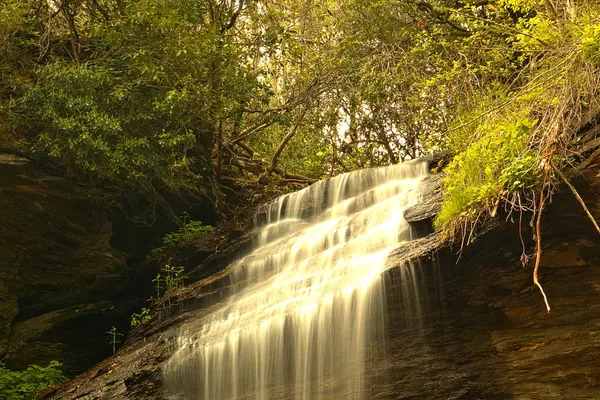 Air Mengalir Jatuh Sepanjang Blue Ridge Parkway — Stok Foto