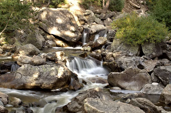 Water Flowing Mountain Rocky Stream Early Fall — Stockfoto