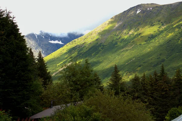 Beautiful Sunlit Colors Alaska Mountain — Stock Photo, Image