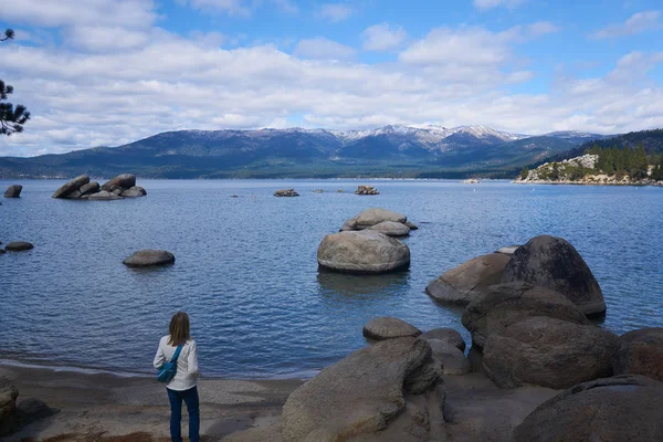 Lady Tourist Enjoying View Boulders Water Sand Harbor State Park — Stock Photo, Image