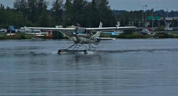 Avião Flutuante Alasca Localizado Lago Hood Anchorage — Fotografia de Stock