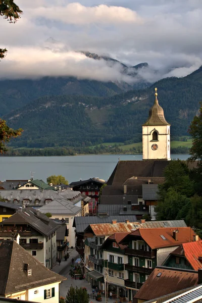 Wolfgang Est Une Charmante Ville Située Sur Les Rives Escarpées — Photo