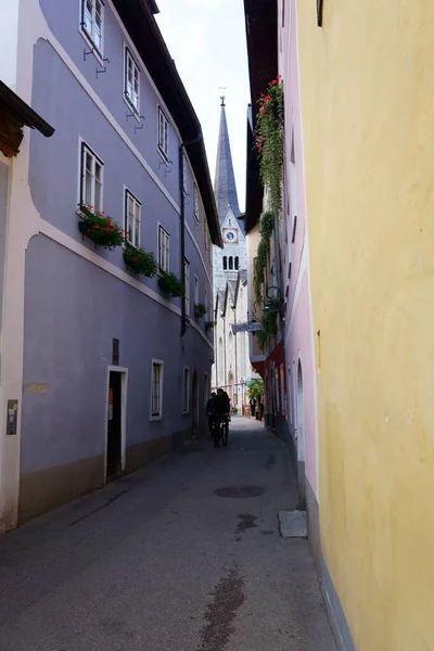 Στενός Διάδρομος Μεταξύ Των Κτιρίων Στο Hallstatt Της Αυστρίας — Φωτογραφία Αρχείου