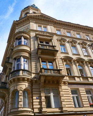 Prag 'ın tarihi binalarından muhteşem manzarasına kadar turistlere sunacağı çok şey var.