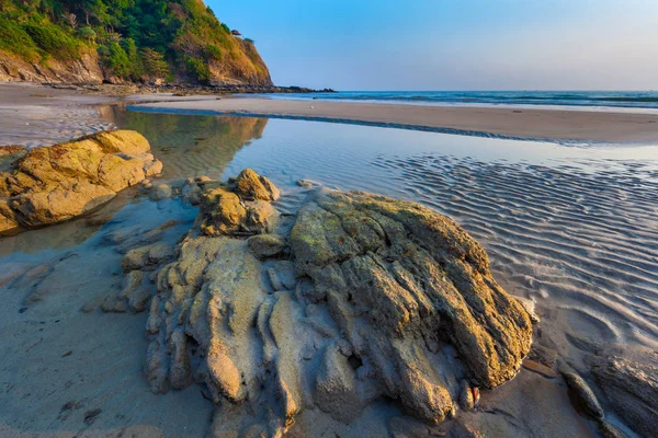 A Lanta strandon. Krabi, Thaiföld. — Stock Fotó