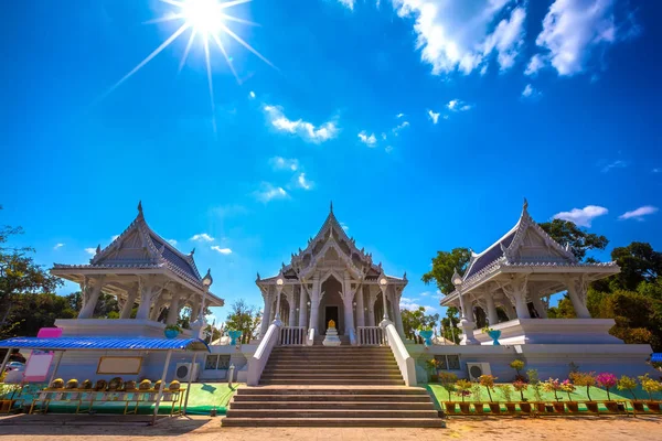 Wat Kaew. Ao Nang, Město Krabi, Thajsko. — Stock fotografie