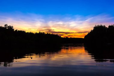 Rusya'da gölde doğal günbatımı