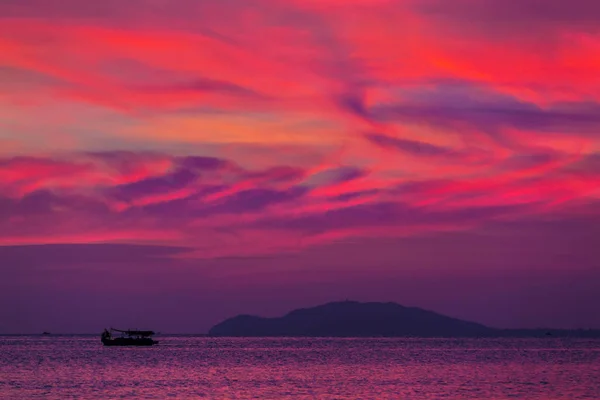 Фиолетовый закат в Sanya, Hainan, China . — стоковое фото