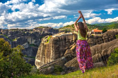 Kadını uçurum, Yunanistan sınırında.