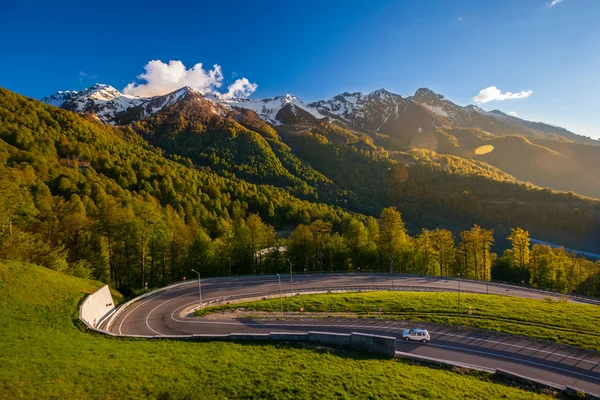 Dağ Olimpiyat Köyü, Sochi giden yol.