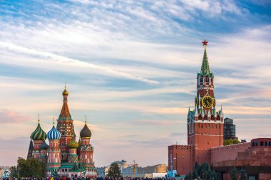 Aziz Basil Katedrali Kremlin karşısında.