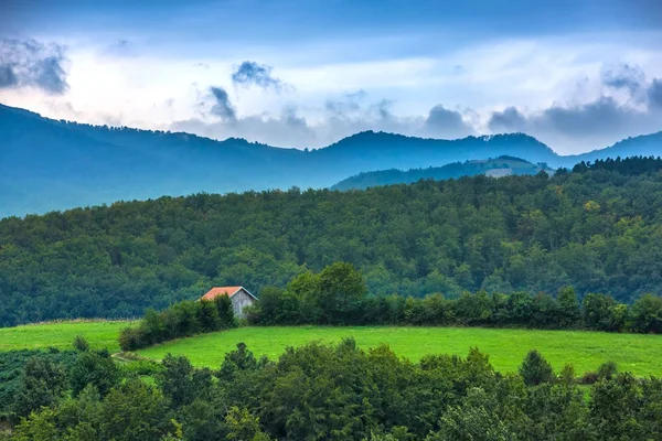 Ormanlar ve tepelerinde Batı Valjevo, Sırbistan. — Stok fotoğraf