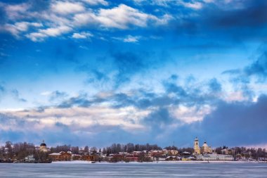 Rusya hoş geldiniz. Mishkin şehir. Volga Nehri'nde kış.
