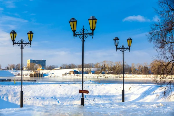 Three lampposts before the river, Uglich, Russia. — Stock Photo, Image