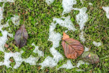 Soyut phot yere düşen ilk kar.