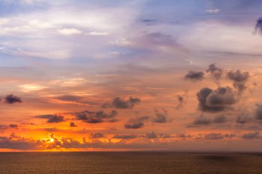 Uluwatu Tapınağı, Bali, Endonezya güzel gün batımı.