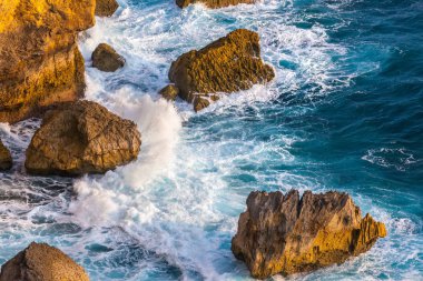 Pura Uluwatu cliff, Bali, Endonezya gelen fantastik doğal peyzaj.
