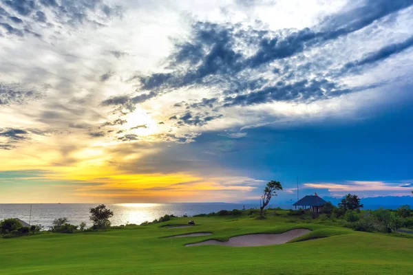 Jimbaran'da gün batımı, Güney Kuta, Bali, Endonezya.