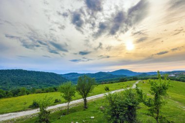 Soçi, Rusya'nın kırsal akşam bahar manzara.