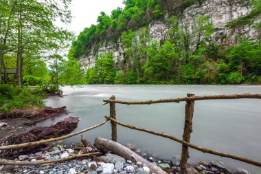 Mzımta Nehri, Adler, Sochi, Rusya Federasyonu.