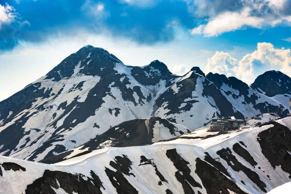 Comprensorio sciistico sul Caucaso, Rosa Peak, Sochi, Russia . — Foto Stock