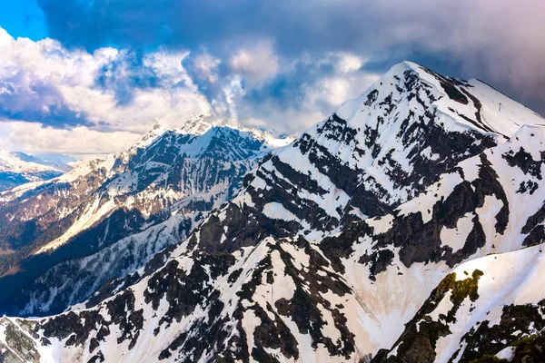 Estância de esqui nas montanhas do Cáucaso, Rosa Peak, Sochi, Rússia . — Fotografia de Stock