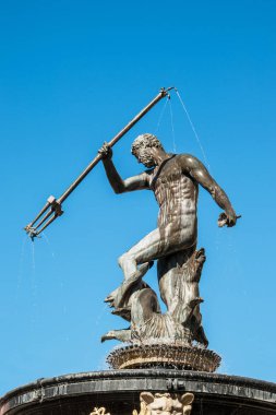 Neptune heykel ve Çeşme, Gdansk, Polonya 