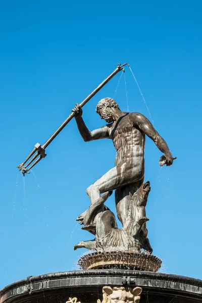 Estátua e fonte de Neptuno em Gdansk, Polonia — Fotografia de Stock