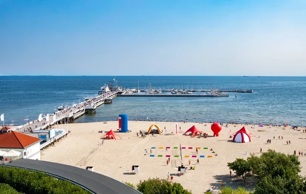 Muelle y playa en Sopot, Polonia — Foto de Stock