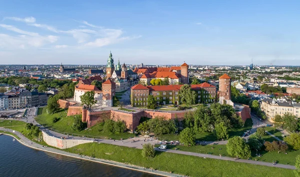 Kasteel Wawel, Krakow, Polen. Luchtfoto panorama — Stockfoto