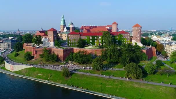 Castillo de Wawel, Catherdral y río Vístula, Cracovia, Polonia — Vídeo de stock